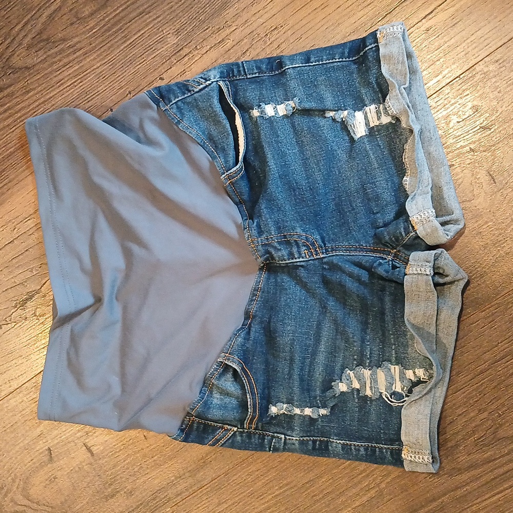 Maacie maternity shorts